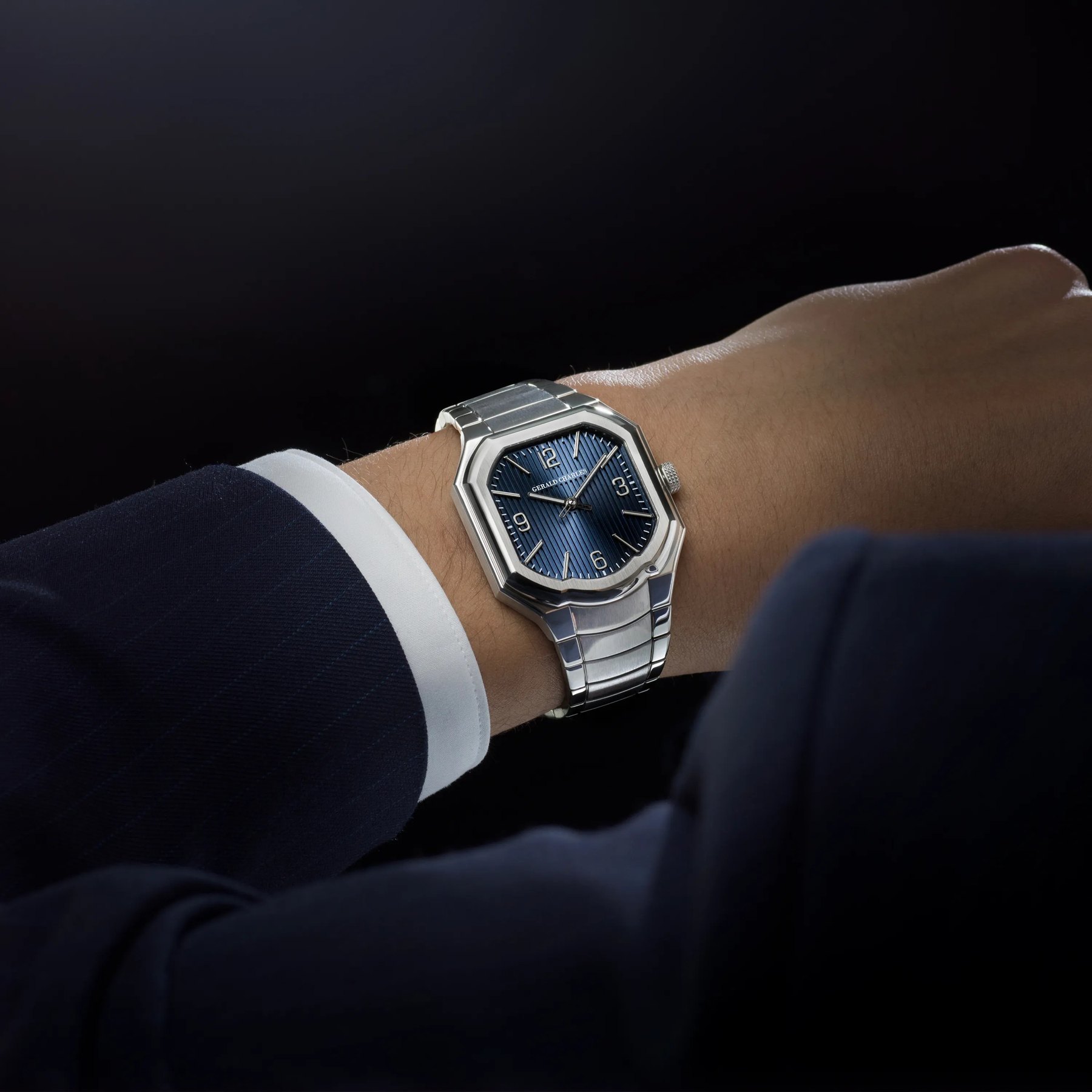 Gerald Charles Masterlink ref. ML1.0-A-01, steel, blue dial, on the wrist.