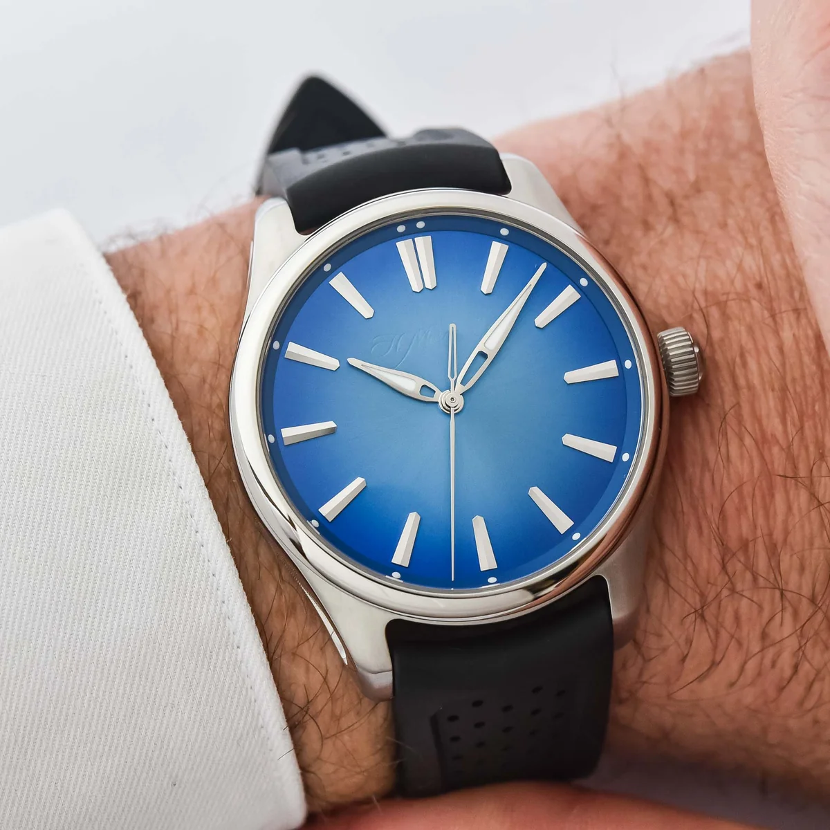 H. Moser & Cie Pioneer Centre Seconds 40 Arctic Blue Fumé