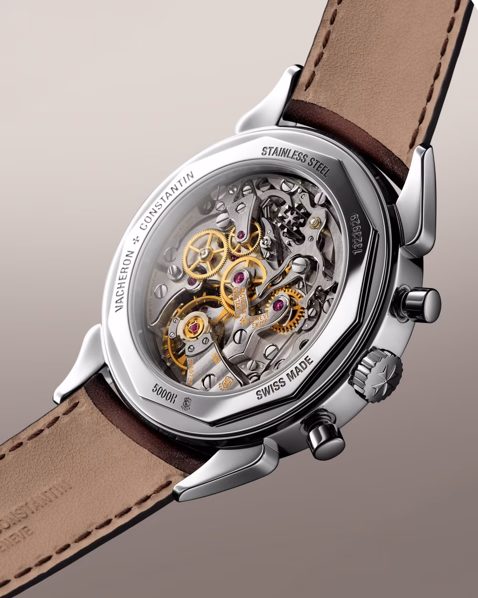 Caseback of the Vacheron Constantin Historiques Cornes de Vache 1955 ref. 5000H/000A-B582 showing the hand-wound column-wheel caliber 1142.